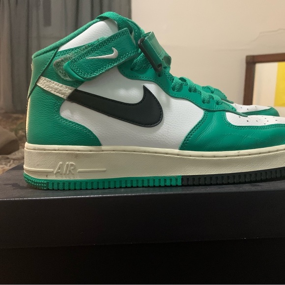 Nike Air Force 1 Mid LV8 - Picture 6 of 11